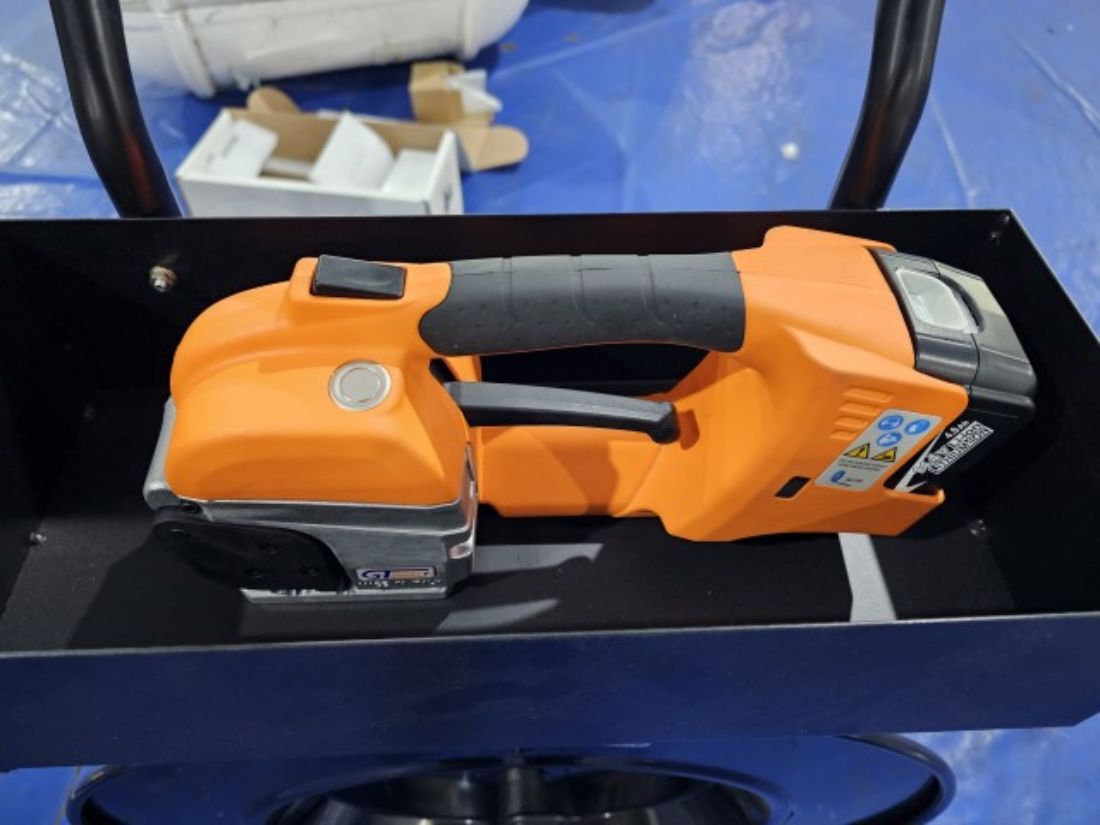 使用PET塑鋼帶打包救生艇 - 義大利GT-smart電動打包機