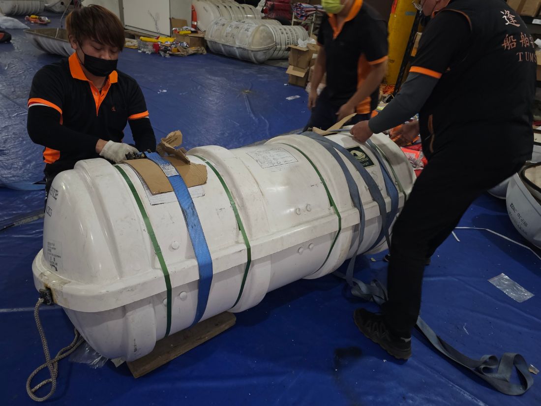 使用PET塑鋼帶打包救生艇 - 義大利GT-smart電動打包機